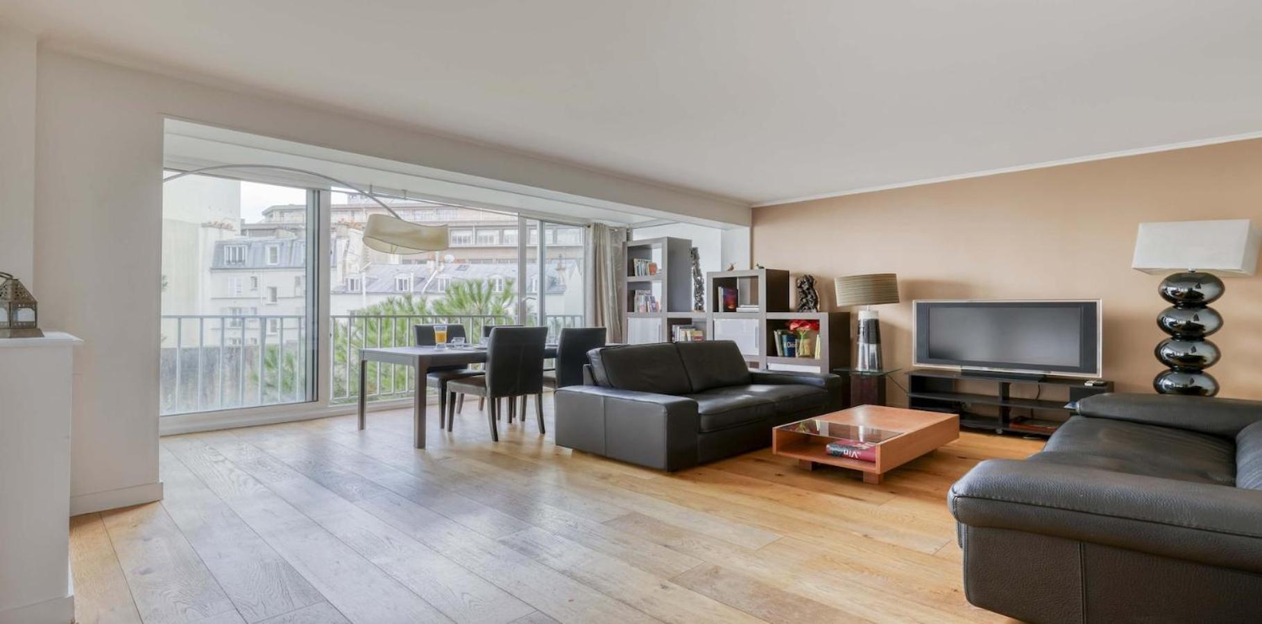 Spacious Contemporary Flat In The 15th - Mid-t *