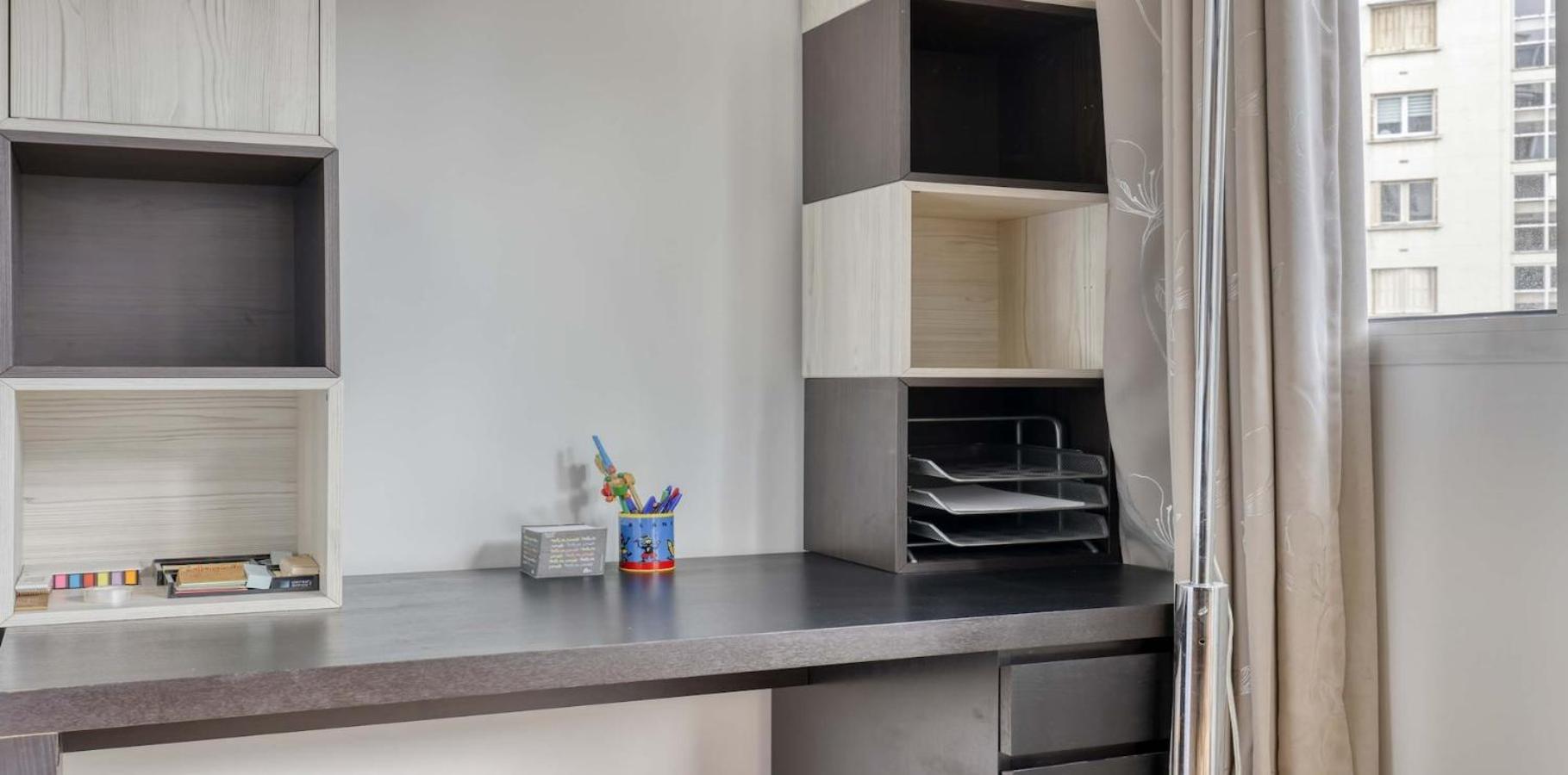 Spacious Contemporary Flat In The 15th - Mid-t Paris